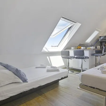 De L'abbe - - Welkeys Apartment